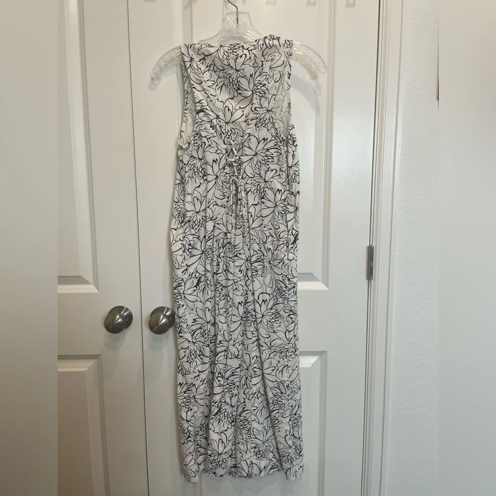 Black and White button down linen tank dress from Old Navy with pockets - Picture 2 of 4